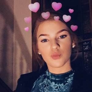 Meet your Posher, Adriana